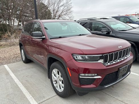 Used 2023 Jeep Grand Cherokee Limited image 2