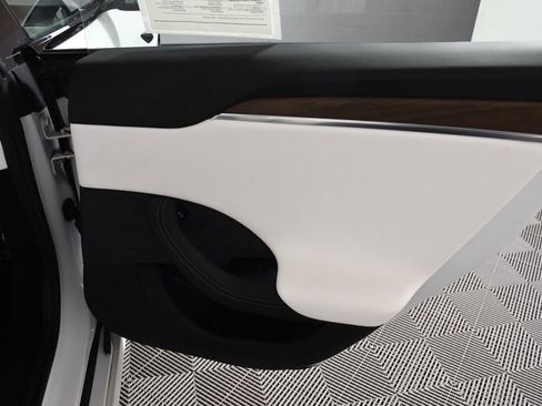 Used 2022 Tesla Model S image 21