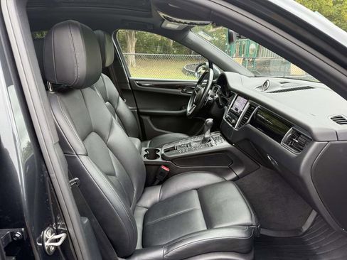 Used 2018 Porsche Macan image 18