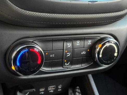 Used 2021 Chevrolet TrailBlazer LS w/ LPO, Blackout Package FWD image 17
