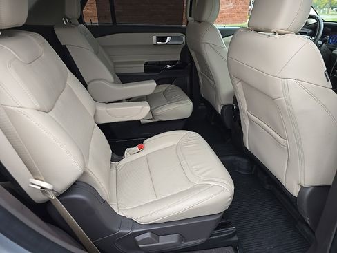 Used 2023 Ford Explorer Platinum w/ Class IV Trailer Tow Package image 23