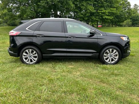 Used 2019 Ford Edge Titanium w/ Cold Weather Package AWD/4WD image 2