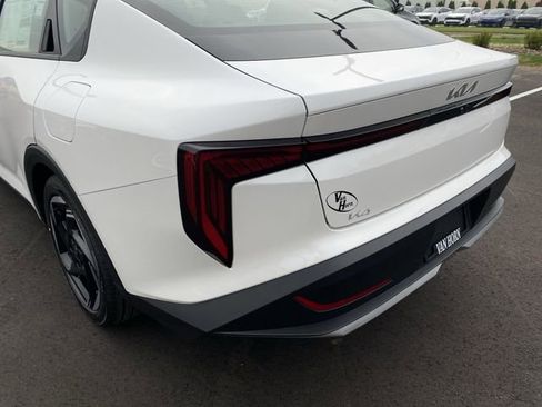 New 2025 Kia K4 EX image 38