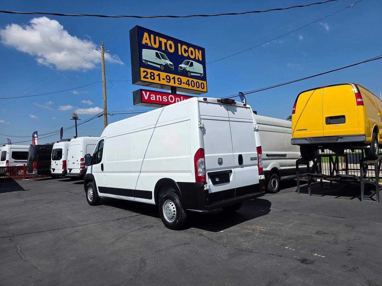 Used 2025 RAM ProMaster 3500 w/ Convenience Group FWD image 2