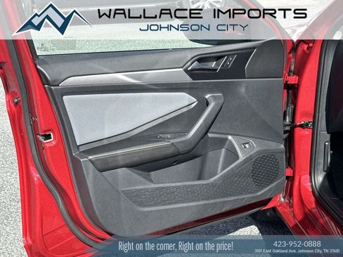 Certified 2025 Volkswagen Jetta SE FWD image 12