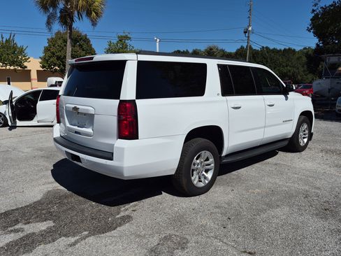 Used 2019 Chevrolet Suburban LT image 5