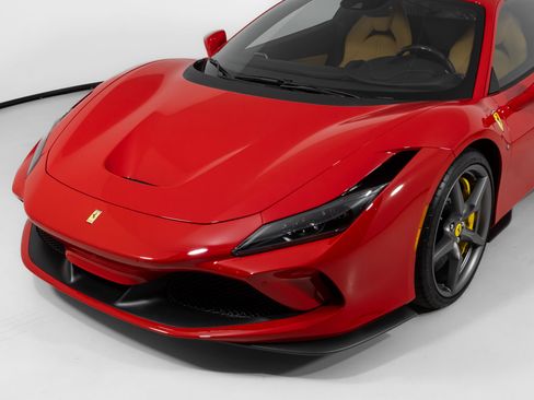Certified 2022 Ferrari F8 Tributo RWD image 11