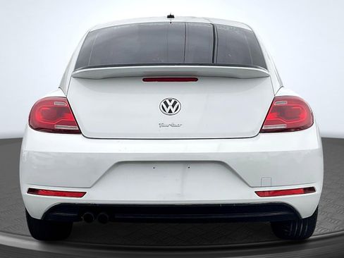 Used 2018 Volkswagen Beetle S image 4