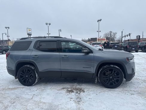 Used 2022 GMC Acadia SLT w/ Elevation Edition image 6