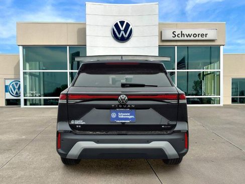 New 2026 Volkswagen Tiguan SE image 4