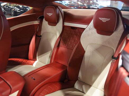 Used 2021 Bentley Continental GT AWD/4WD image 32