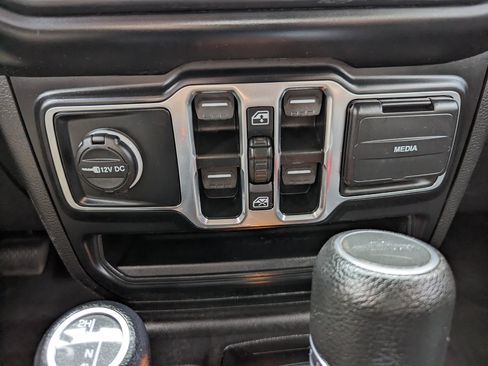 Used 2022 Jeep Gladiator Sport image 26