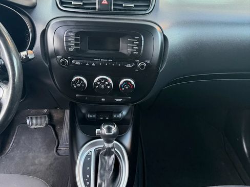 Used 2015 Kia Soul FWD image 13