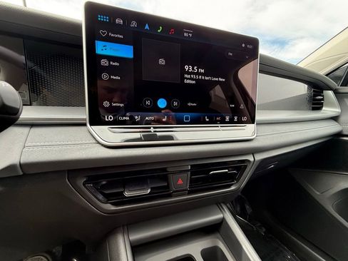 Certified 2025 Volkswagen Tiguan SE FWD image 20