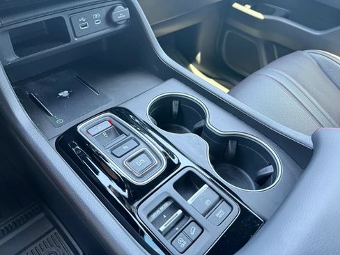 Used 2025 Honda Pilot Black Edition image 35