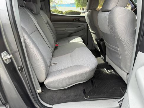 Used 2012 Toyota Tacoma PreRunner image 31