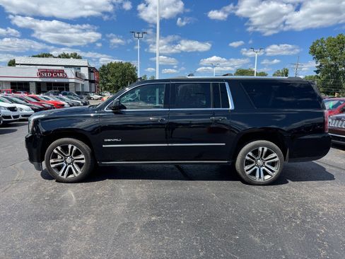 Used 2020 GMC Yukon XL Denali w/ Denali Ultimate Package AWD/4WD image 2