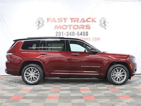 Used 2023 Jeep Grand Cherokee L Summit w/ Advanced Protech Group IV AWD/4WD image 4