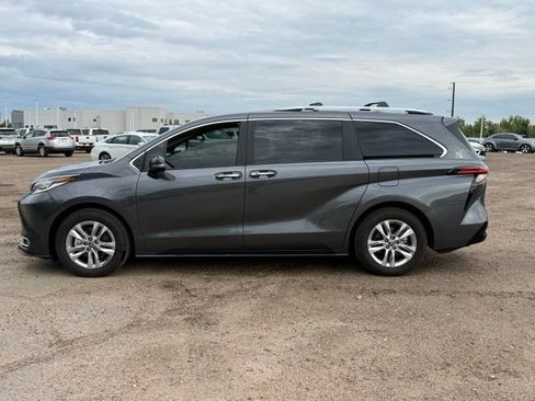 Used 2025 Toyota Sienna Limited AWD/4WD image 2
