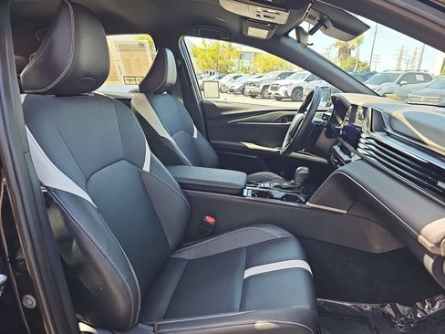 Used 2025 Toyota Camry SE FWD image 10