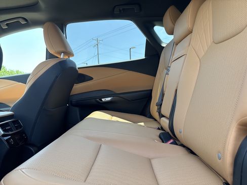 Used 2025 Lexus RX 350 Premium w/ Accessory Package (Z1) image 32