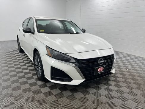 Used 2024 Nissan Altima 2.5 SV AWD/4WD image 1