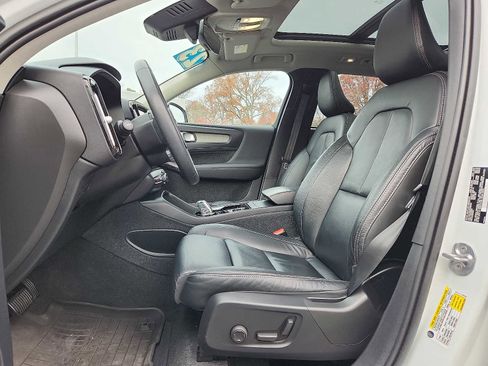 Certified 2023 Volvo XC40 B5 Plus w/ Driver Assist Package image 13