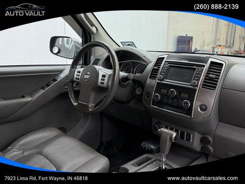Used 2013 Nissan Frontier SL w/ Moonroof Pkg AWD/4WD image 10