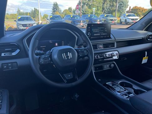 New 2025 Honda Pilot Black Edition image 18