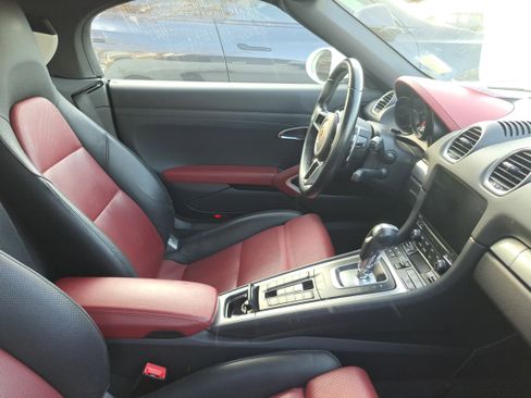 Used 2017 Porsche 718 Boxster image 10