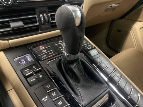 Used 2021 Porsche Macan AWD/4WD image 26