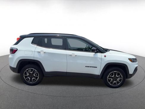 Used 2025 Jeep Compass Trailhawk AWD/4WD image 15