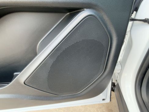 Used 2020 Ford Explorer XLT w/ Equipment Group 202A image 14