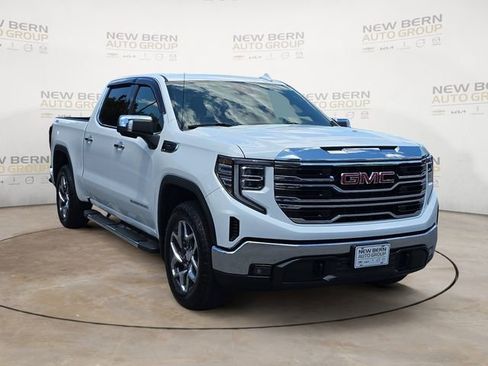 Used 2022 GMC Sierra 1500 SLT w/ SLT Convenience Package AWD/4WD image 7