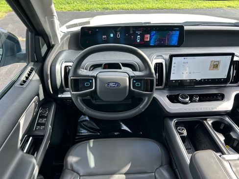 Certified 2025 Ford Expedition Active AWD/4WD image 2