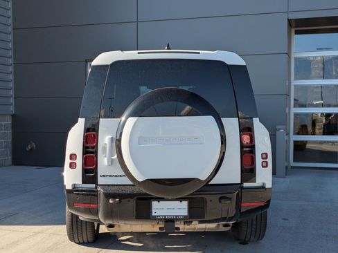 Certified 2024 Land Rover Defender 130 X-Dynamic SE image 9