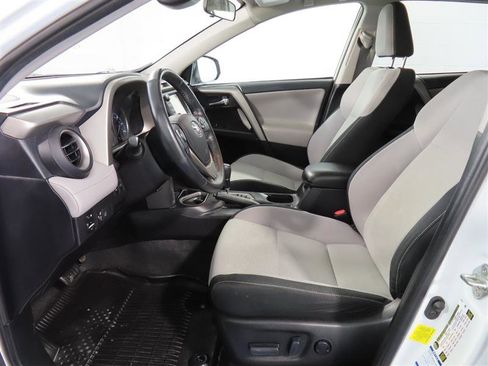 Used 2018 Toyota RAV4 XLE AWD/4WD image 17
