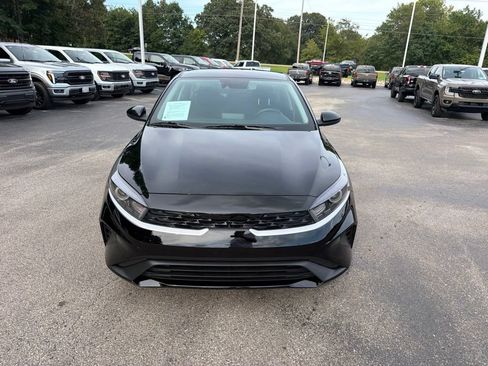Used 2024 Kia Forte LXS FWD image 8