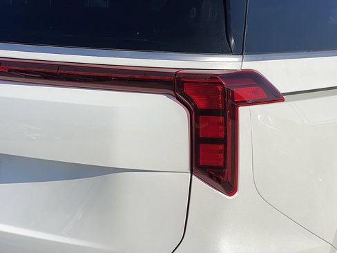 New 2026 Kia Carnival FWD image 5