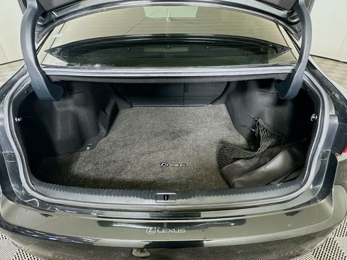 Used 2018 Lexus IS 300 w/ Comfort Package RWD image 29