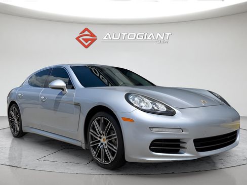 Used 2016 Porsche Panamera S RWD image 13