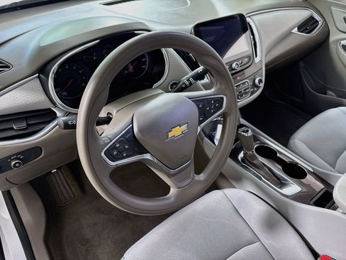 Used 2019 Chevrolet Malibu LT FWD image 12