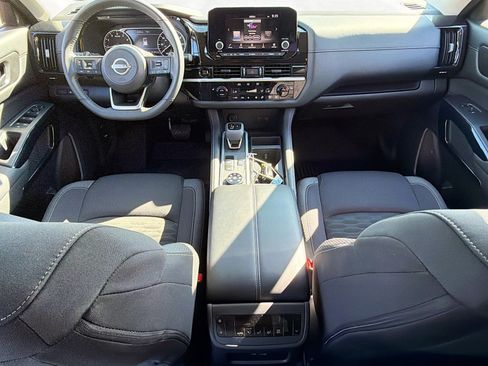 Used 2025 Nissan Pathfinder SV AWD/4WD image 9