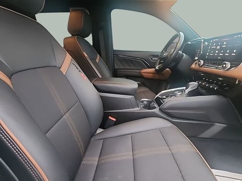 Used 2023 GMC Canyon AT4 image 14