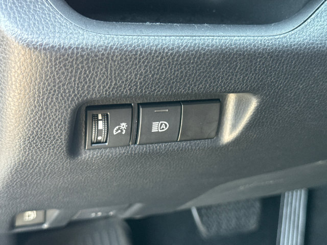 Certified 2021 Toyota RAV4 LE AWD/4WD image 28