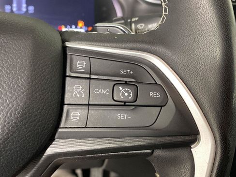 Used 2023 Jeep Grand Cherokee Laredo w/ Luxury Tech Group I AWD/4WD image 41