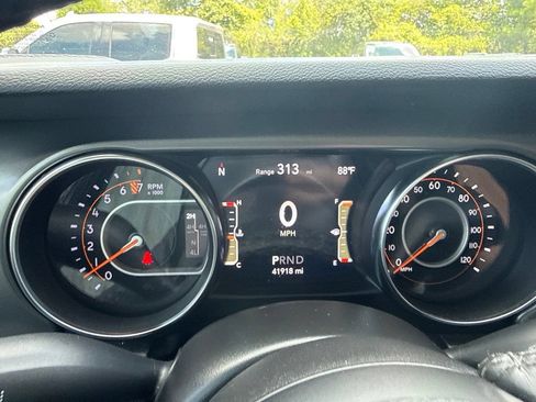 Used 2021 Jeep Gladiator Sport AWD/4WD image 23