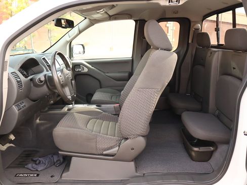 Used 2019 Nissan Frontier SV w/ Value Truck Package image 9