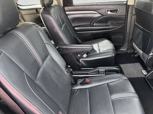 Certified 2018 Toyota Highlander SE w/ Carpet Mat Package (TMS) AWD/4WD image 18
