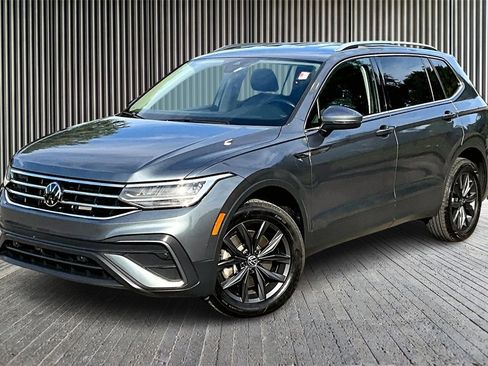 Used 2024 Volkswagen Tiguan SE image 12